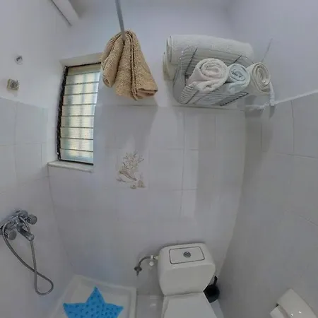 Blue House - Sleeps 4&balcony
