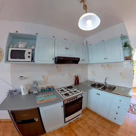 Blue House - Sleeps 4&balcony Apartament